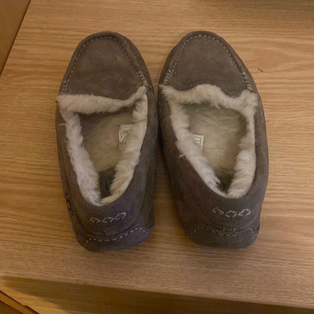 Ugg slippers lightly worn 2x